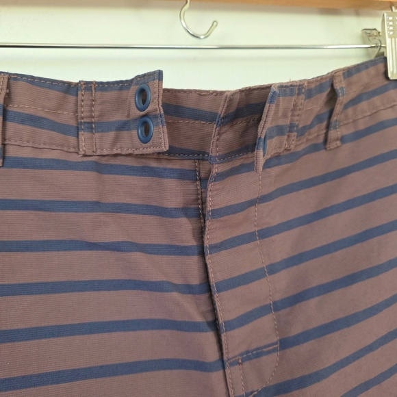LL Bean Men's Striped Hybrid Swim Shorts Slim Straight Fit - 38 - Picture 2 of 7